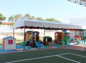 Patio de juegos en el Instituto Andes Tuxtla