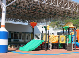 Patio de juegos en instituto Andes Tuxtla